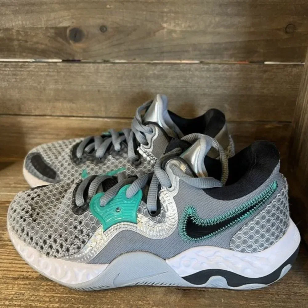 Kids Childrens Nike Elevate Gray Athletic Basketball Shoes Sneakers Size 5 Y GUC